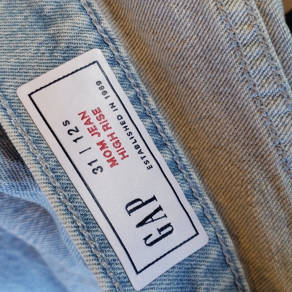 GAP Light Indigo Wash Sky High Waisted Rise Mom Jeans sz 31/12 Short NEW Women's - Picture 10 of 15